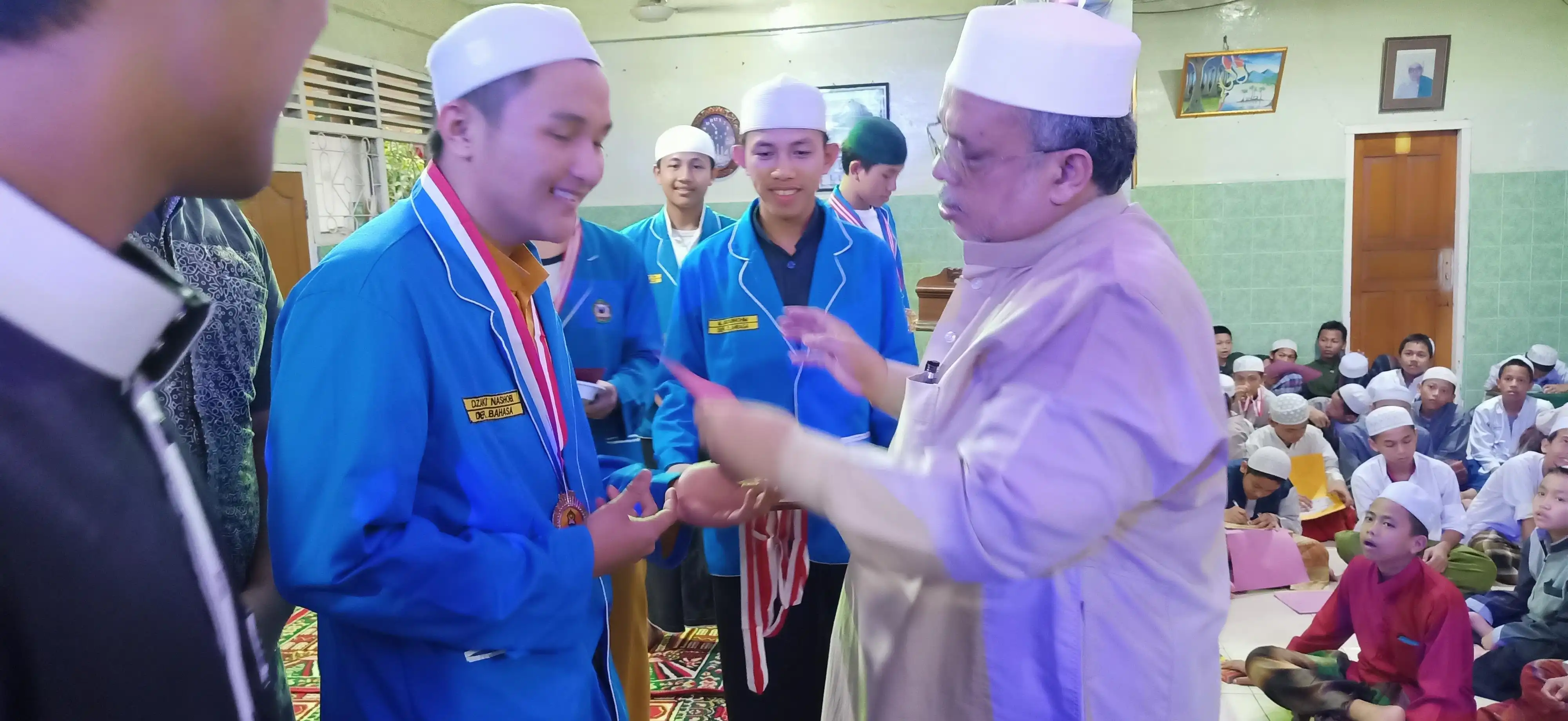 Pembagian Hadiah 163